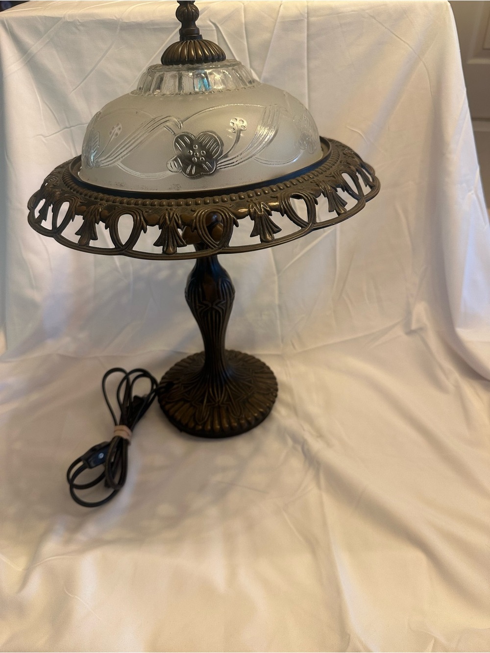 American Lighting Vintage Floral Frosted Glass Table Lamp Bronze EUC